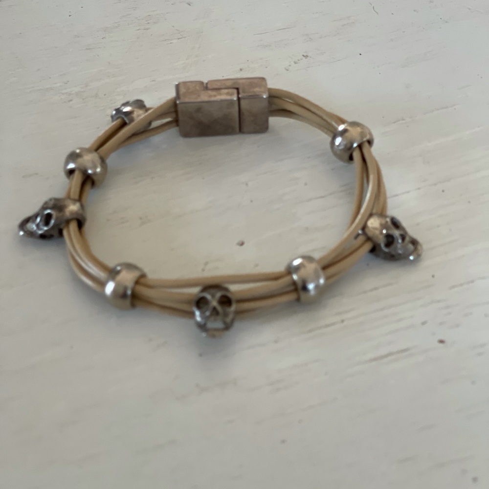 Skull cream leather handmade bracelet.